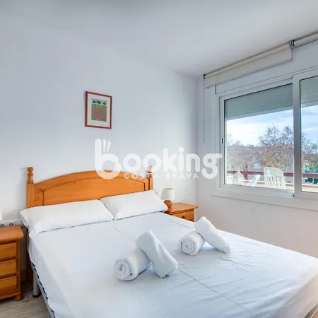 Vall De Ribes Per 4 Persones Amb Piscina Comunitària, A Prop De Port D'aro *